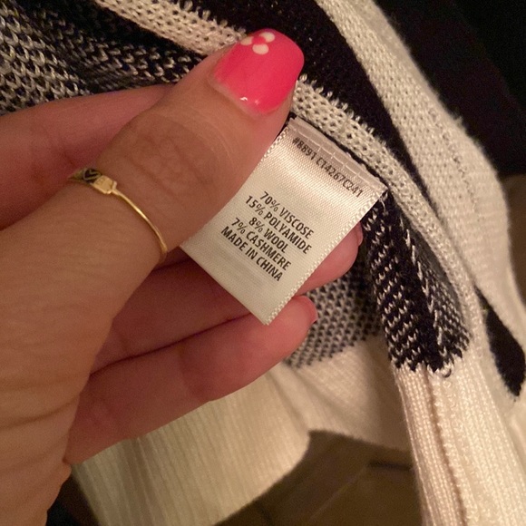 St. John Cashmere Blend Belted Cardigan - Picture 5 of 5